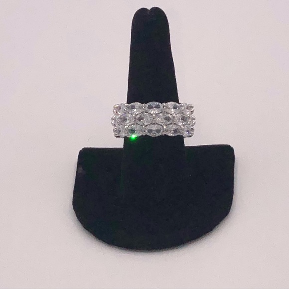 18ct Oval Triple Eternity Band - Picture 9 of 14